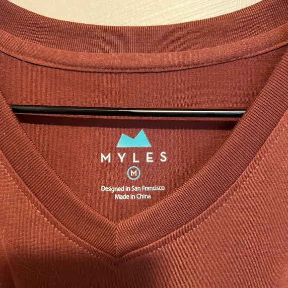 Myles Men’s Everyday Tee with V-Neck in Crimson Size Medium - Picture 8 of 8